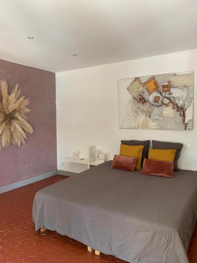 Mas Carita Bed & Breakfast Cabannes ภายนอก รูปภาพ