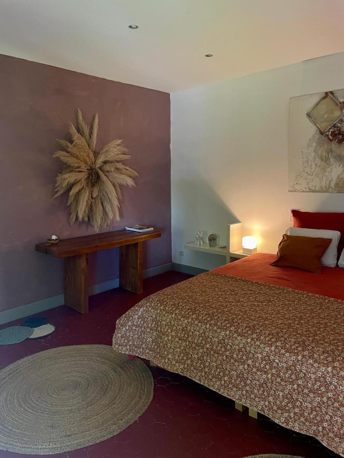 Mas Carita Bed & Breakfast Cabannes ภายนอก รูปภาพ