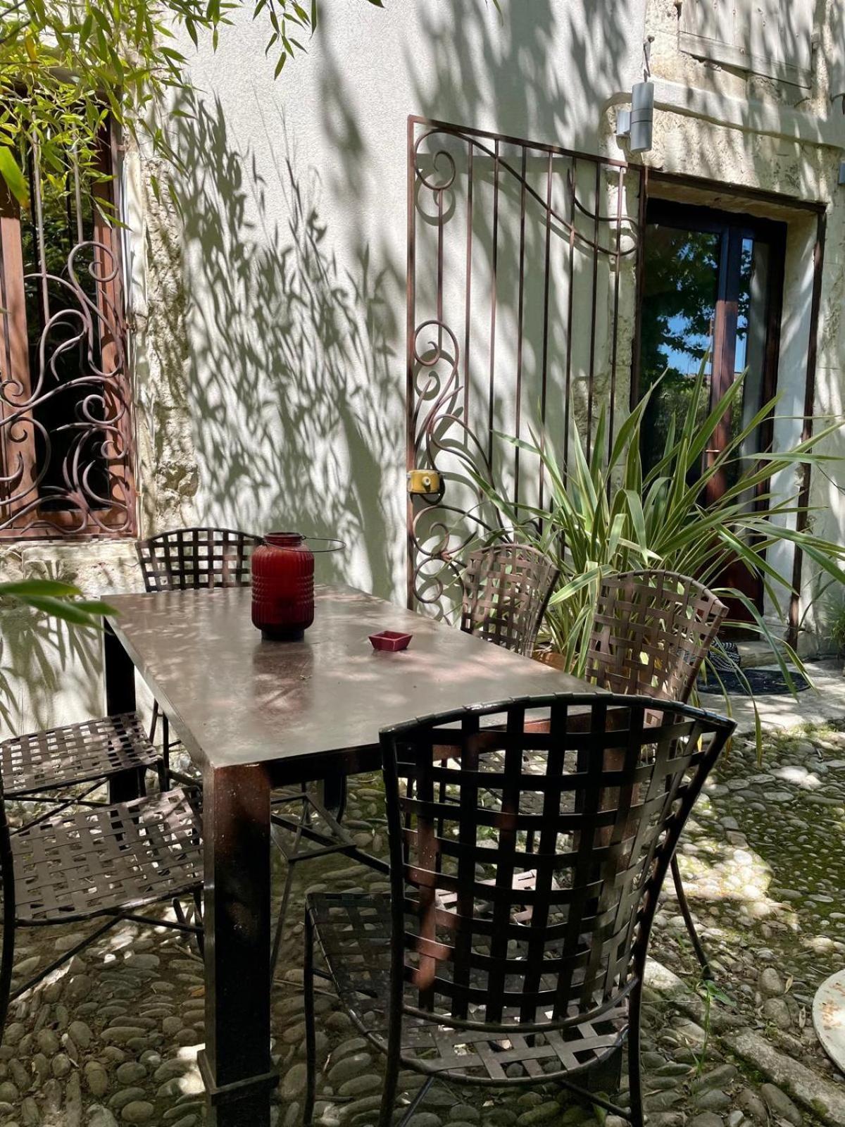 Mas Carita Bed & Breakfast Cabannes ภายนอก รูปภาพ